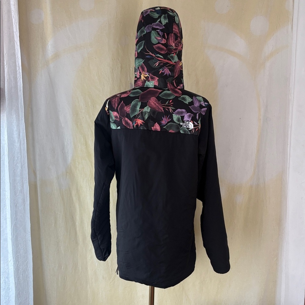 The North Face Down Pull Over - Picture 3 of 5